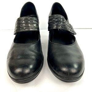 Josef Siebel Vivien Mary Jane Textured Strap Leather Pumps size 39/8.0 Black